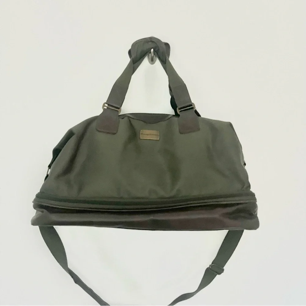 Tommy Bahama Surge Bottom Duffel Bag Traveler Green Nylon Brown Leather Mens Bag
